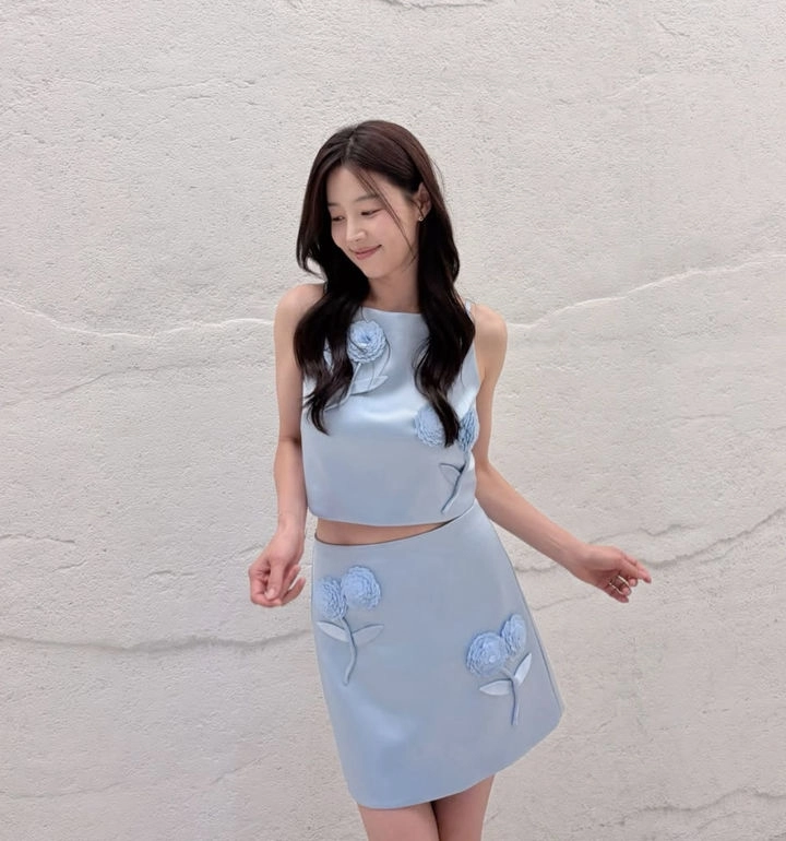 최근 15㎏ 감량으로 화제를 모운 배우 한지혜가 운동과 식이요법으로 다져진 슬림하고 탄탄한 몸매를 과시했다. 한지혜 인스타그램 캡처
