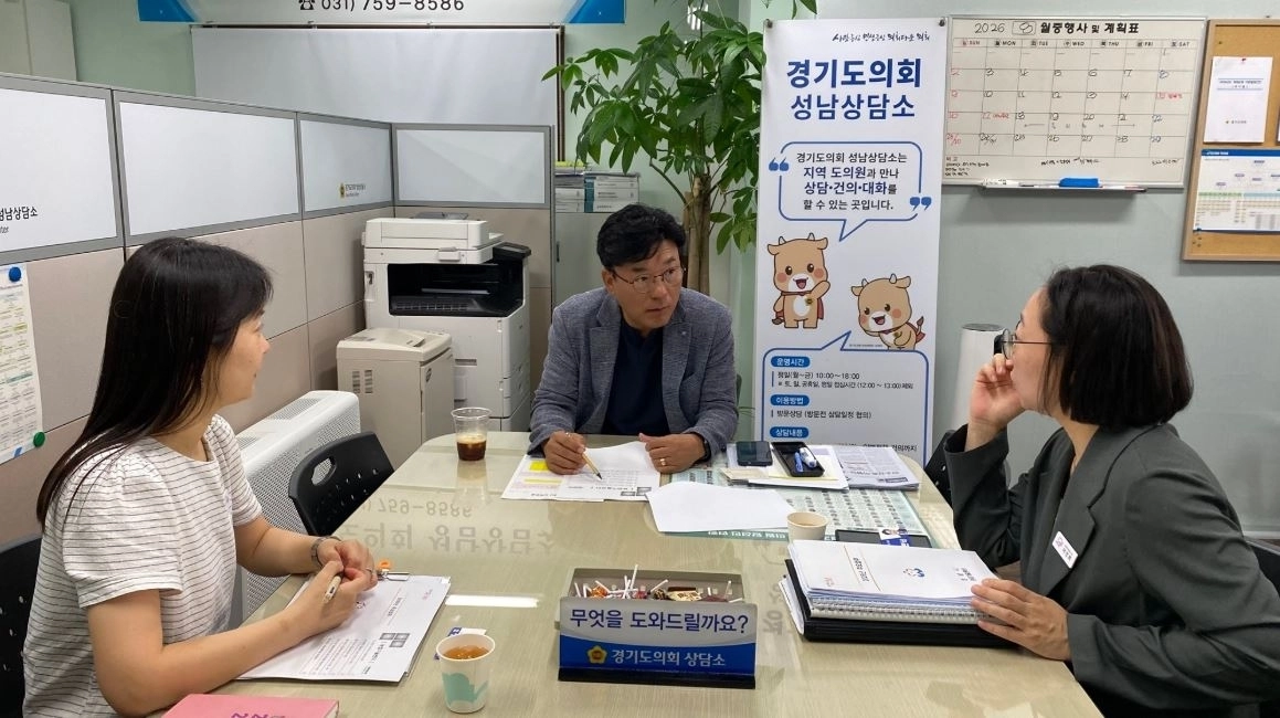 ▲ 11일 성남시 농업기술센터 관계자들과 정담회를 갖은 최만식 의원(사진=경기도의회)