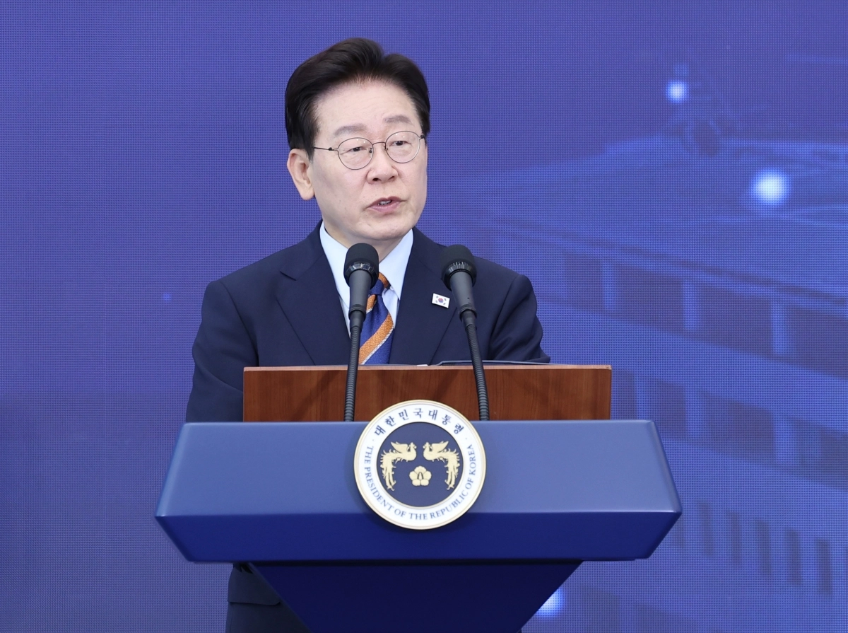 이재명 대통령이 11일 충북 음성 국립소방병원 개원식에서 기념사를 하고 있다. 2026.8.11 음성 연합뉴스