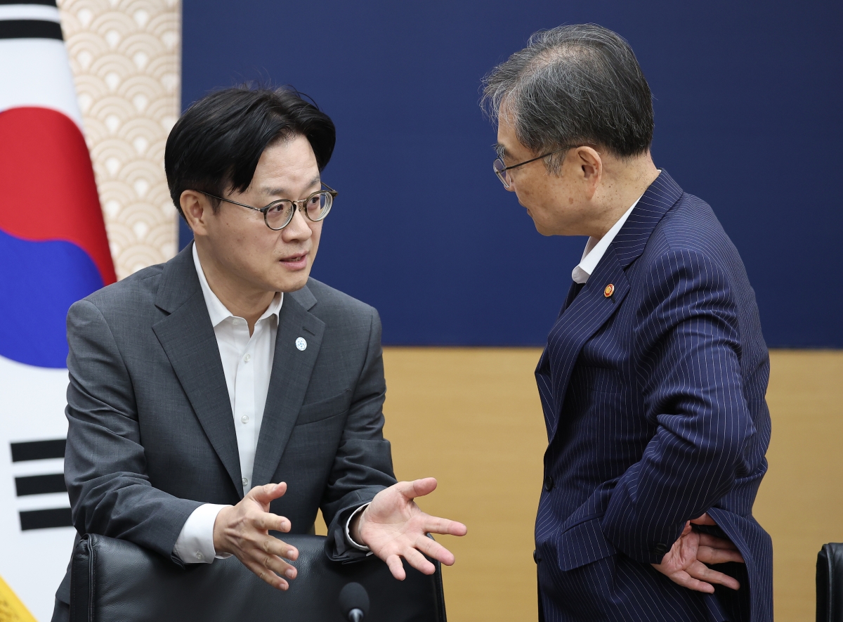 조현 장관과 김정관 장관