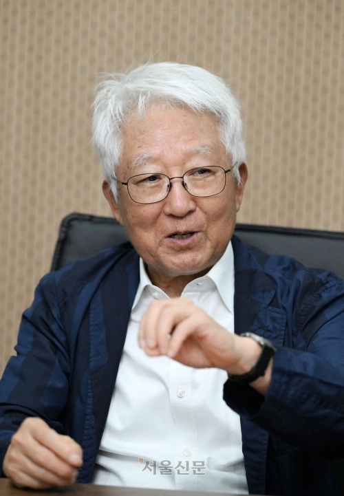 배순훈 전 정보통신부 장관은 “우리나라가 IT 강국이 되면서 K-pop, 반도체 강국이 된 것처럼 전력이 가장 중요한 AI시대 에너지 강국이 된다면 제조업, 건설업의 획기적인 성장을 가져올 수 있다”고 밝혔다.  2026.7.28 도준석 전문기자
