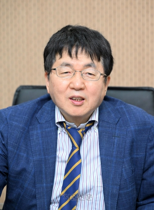 장순흥 부산외대 총장은 “일본이 대미 투자를 에너지 분야에 집중하는 것은  미국 전력 시장을 장악하기 위한 포석”이라며 “한국도 미국의 AI 산업전환에 필수적인 원전 및 전력망에 적극 투자할 필요가 있다”고 말했다  2026.7.28 도준석 전문기자