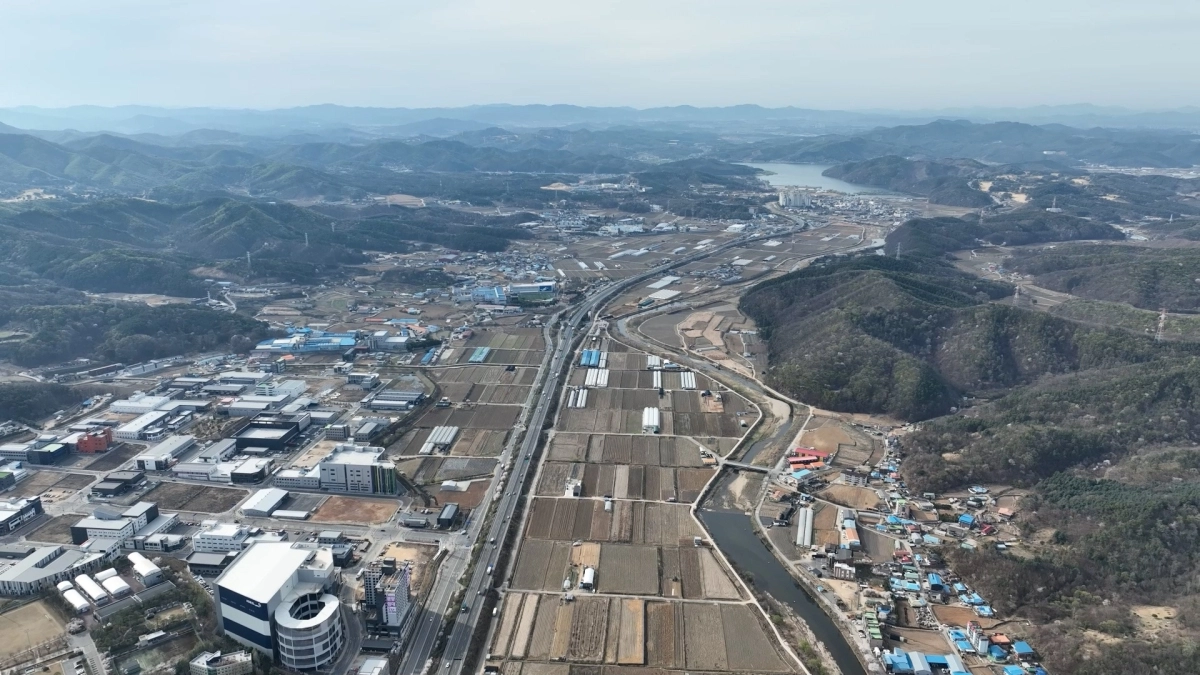 용인 첨단 시스템 반도체 국가산단이 들어설 이동·남사읍 일대 전경, 중앙을 관통하는 도로가 국도 45호선. 용인시 제공