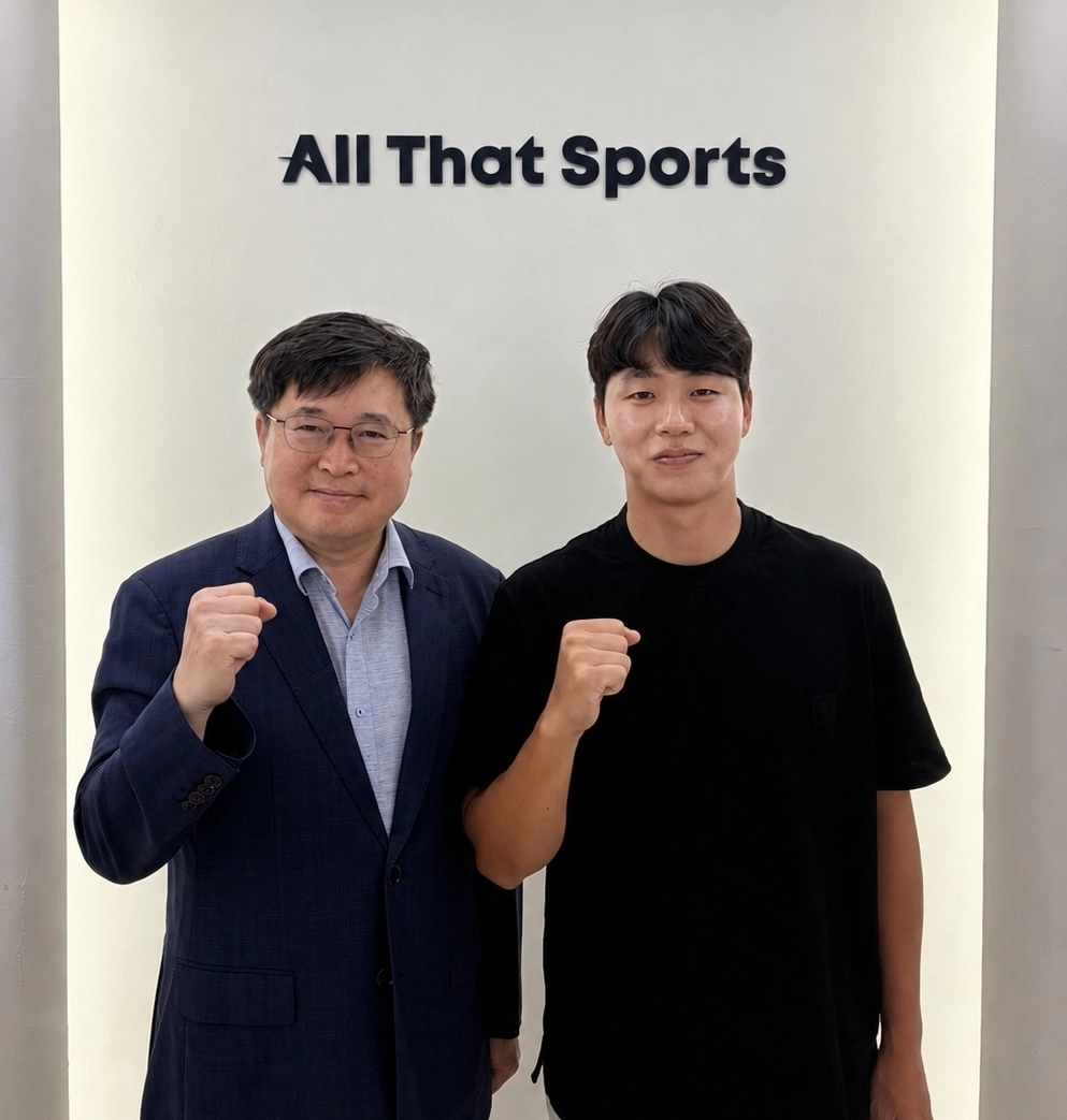 최찬(오른쪽)과 올댓스포츠 구동회 데표. 올댓스포츠 제공.