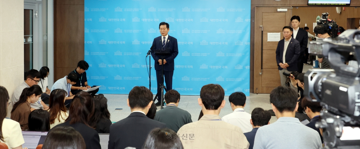정청래 더불어민주당 당 대표 후보가 12일 국회 소통관에서 기자회견을하고 있다. 2026.8.12.안주영 전문기자