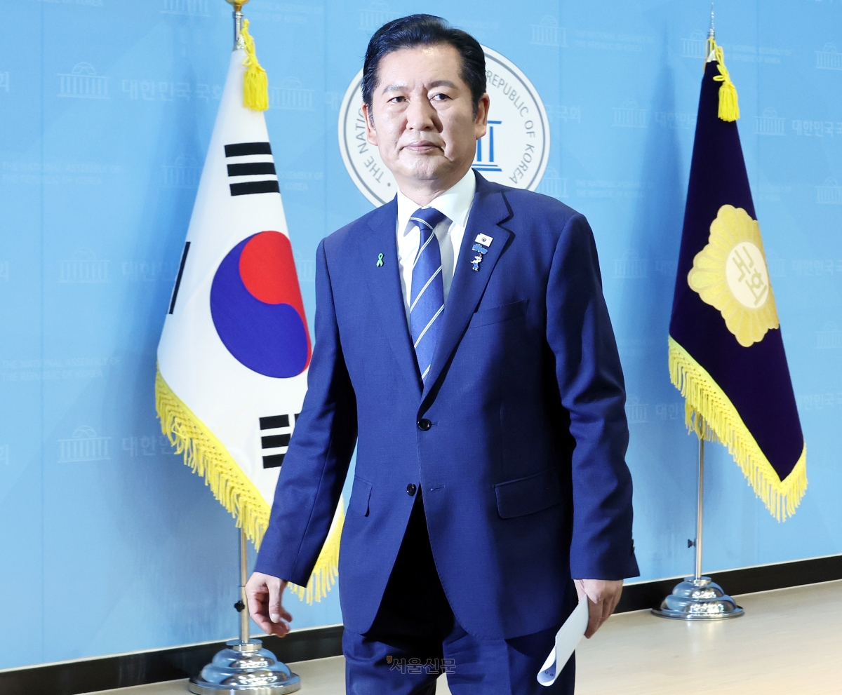 정청래 더불어민주당 당 대표 후보가 12일 국회 소통관에서 기자회견을하고 있다. 2026.8.12.안주영 전문기자