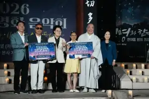 20초만에 매진 ‘화엄사 모기장영화음악회’, 700명 관객 성황