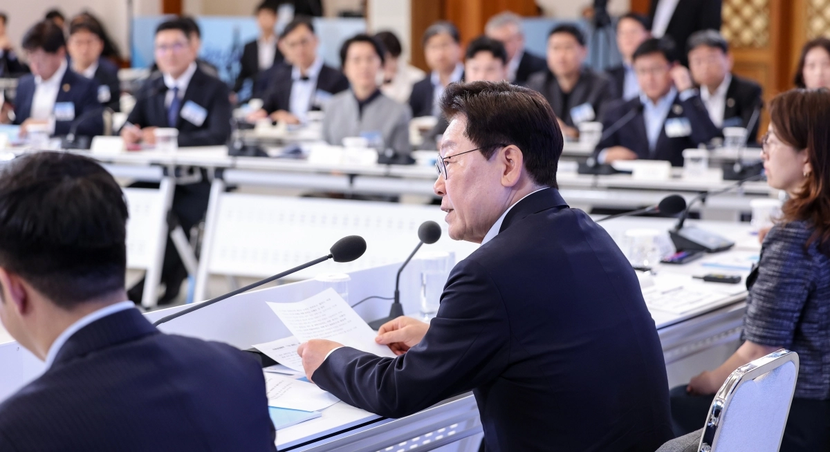이재명 대통령이 12일 청와대에서 열린 미래성장동력 ‘7대 SEED’ 보고회에서 발언하고 있다. 2026.8.12 [청와대통신사진기자단]