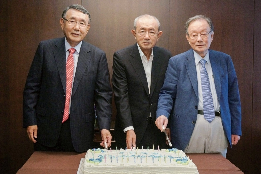 2014년 열린 고려아연 창립 40주년 기념식 (왼쪽부터 최창근, 故최창걸, 최창영 명예회장) 서울신문 DB