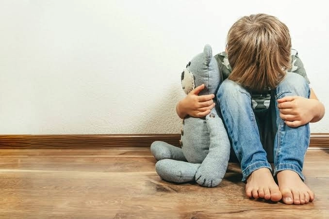 아동기에 학대나 폭력 등 극심한 스트레스에 노출되면 뇌세포 내 DNA 가닥이 느슨해져 어른이 된 뒤에 우울증, 불안증 등 신경정신질환에 시달리기 쉬워진다.  언스플래쉬 제공