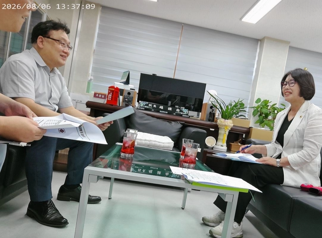 ▲ 지난 6일 남양주 덕소고등학교를 방문해 학교 재정·시설 운영 현황과 교육 환경 전반을 점검한 장승희 의원(사진=경기도의회)