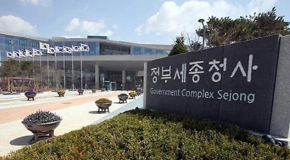 1만 5000명 이상의 공무원들이 근무하고 있는 세종시 정부세종청사. 지난 2월 재정경제부 파견 국세청 사무관에 이어 지난달 기후에너지환경부 사무관과 산하 청 소속 주무관이 자살로 생을 마감했다. 연합뉴스