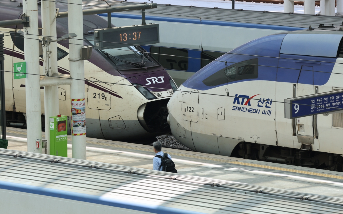 2일 서울역 승강장에 정차한 KTX 산천-SRT 중련 열차. 2026.8.2 연합뉴스