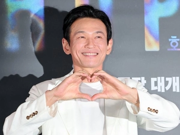 배우 황정민이 6일 오후 서울 강남구 메가박스 코엑스에서 열린 영화 ‘호프’ 언론시사회에 참석해 포즈를 취하고 있다. 2026.7.6 뉴스1