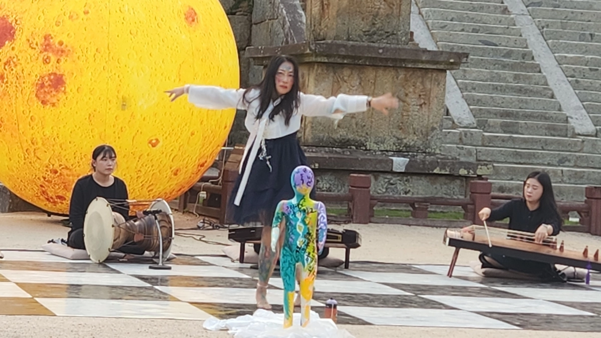 화엄사에서 열리고 있는 문화 공연