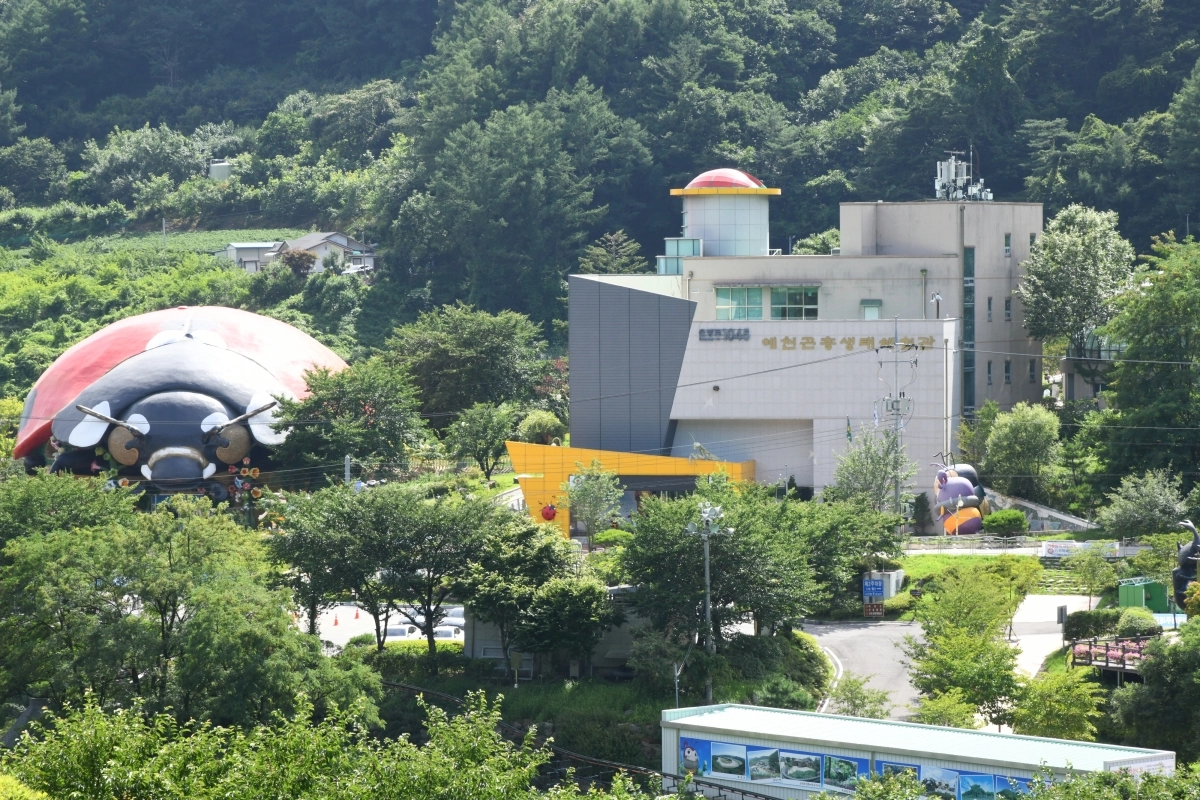 경북 예천군은 오는 15일부터 17일까지 예천곤충생태원 일원에서 ‘예천곤충페스티벌’을 개최한다. 사진은 예천곤충생태원 전경. 예천군 제공,