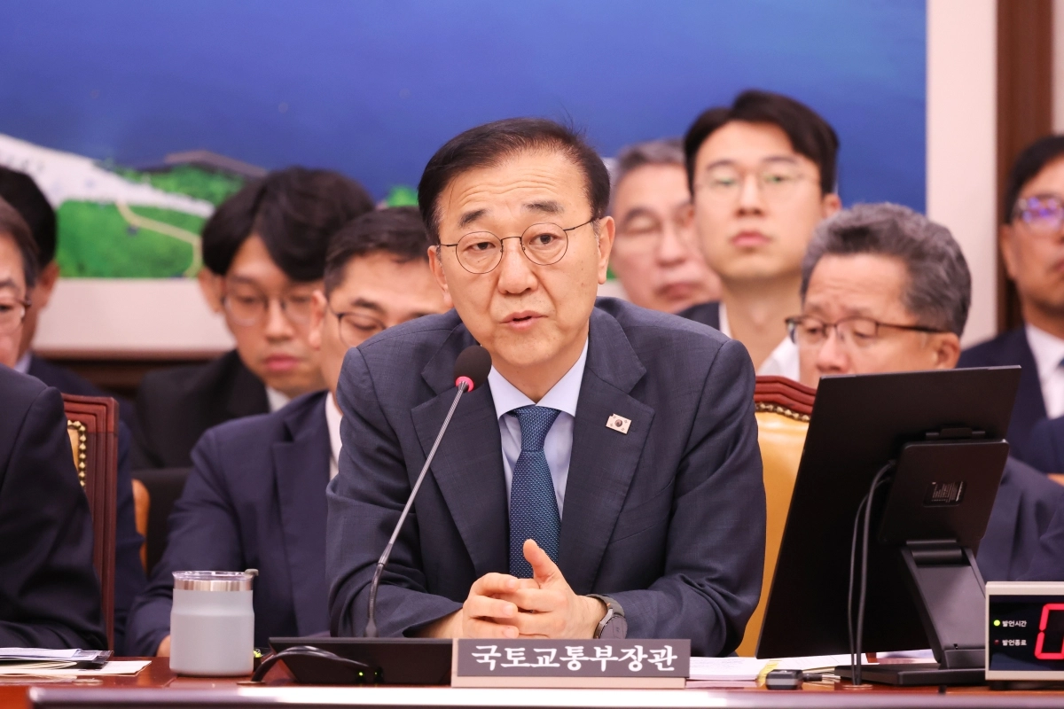 김윤덕 국토교통부 장관이 지난 11일 서울 여의도 국회에서 열린 국토교통위원회 제1차 전체회의에 참석해 발언하고 있다. 뉴시스
