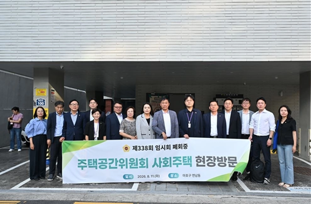 지난 11일 마포구 연남동 소재 사회주택 사업장을 방문해 보증금 미반환 현황과 입주민 피해 상황을 점검한 서울시의회 주택공간위원회(위원장 박승진). 서울시의회 제공