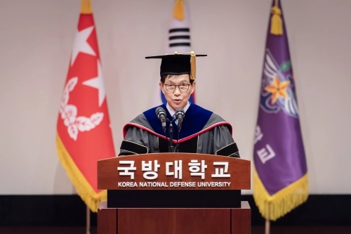국방대 명예박사 학위수여식에 참석해 소감을 말하는 이광형 전 카이스트 총장  카이스트 제공