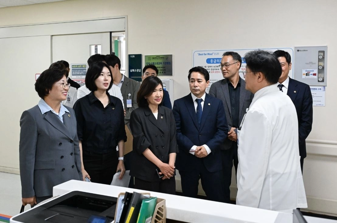 보라매병원 현장 방문에 참석한 이인애 의원(앞줄 왼쪽에서 두 번째). 서울시의회 제공