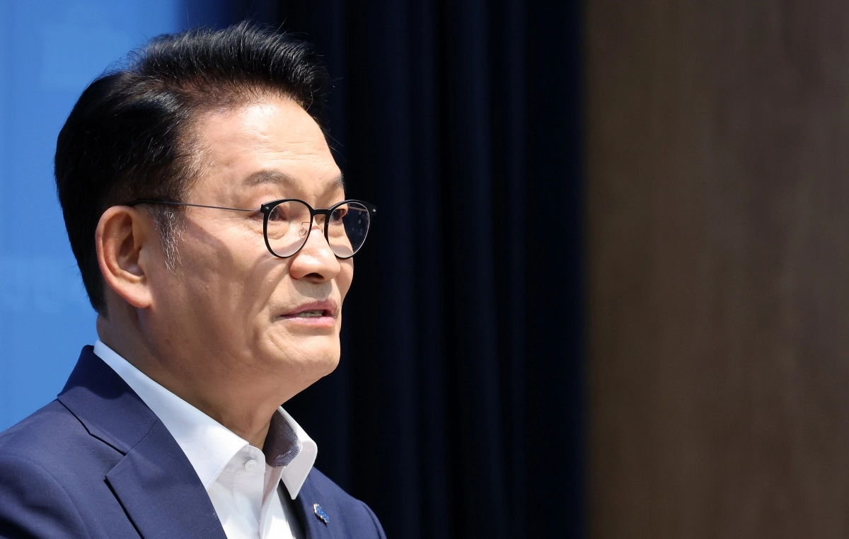 더불어민주당 송영길 당 대표 후보가 13일 국회 소통관에서 민생정책 발표 기자회견을 하고 있다. 2026.8.13 연합뉴스