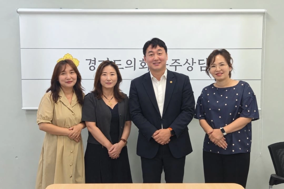 ▲ 지난 13일 파주상담소에서 파주시 민간어린이집연합회 관계자들과 간담회를 갖은 손성익 의원(사진=경기도의회)