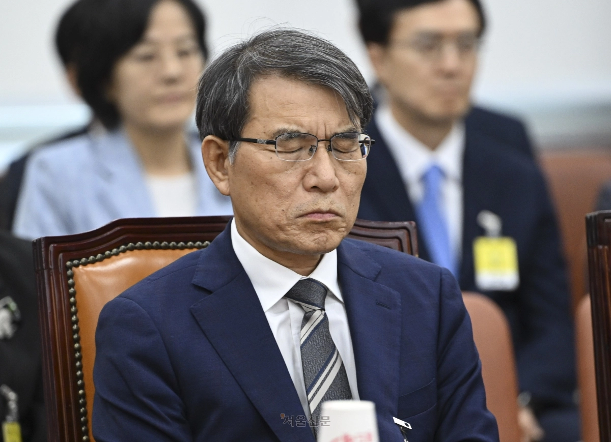 노태악 전 중앙선거관리위원장 등 증인들이 7월 22일 국회에서 열린 제9회 전국동시지방선거 투표 용지 부족 사태 등 국민 참정권 침해 진상규명 및 선거관리 개혁을 위한 국정조사 특별위원회 제2차 청문회에 참석해 있다. 이지훈 기자