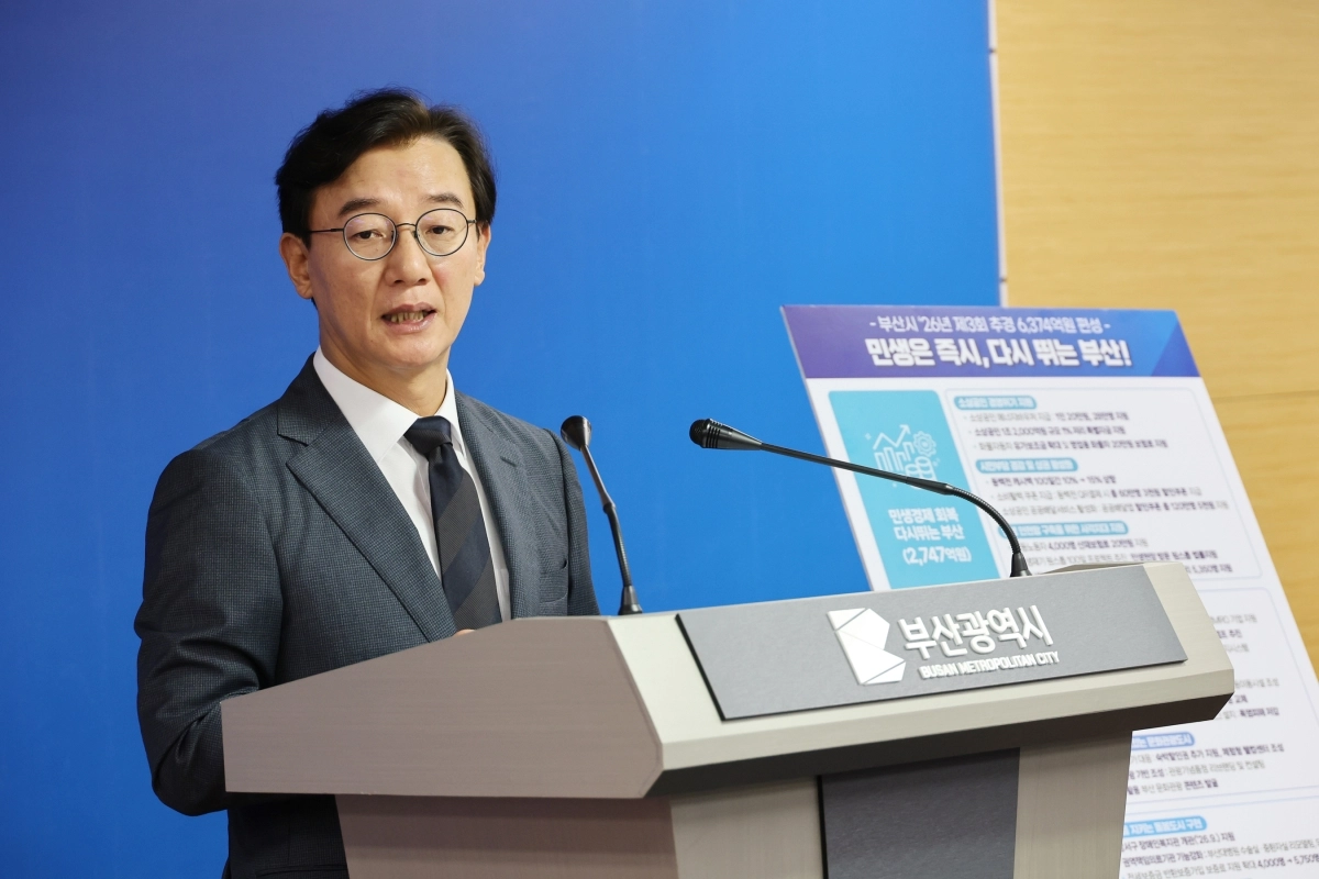 2026년 3회 추경 편성안을 설명하는 전재수 부산시장. 부산시 제공