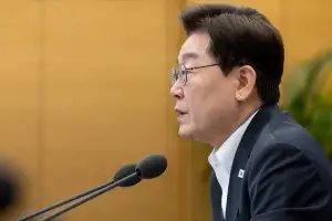 [속보] 李 “4년 중임·연임 개헌 입장 변함없어…임기단축 필요하면 수용”