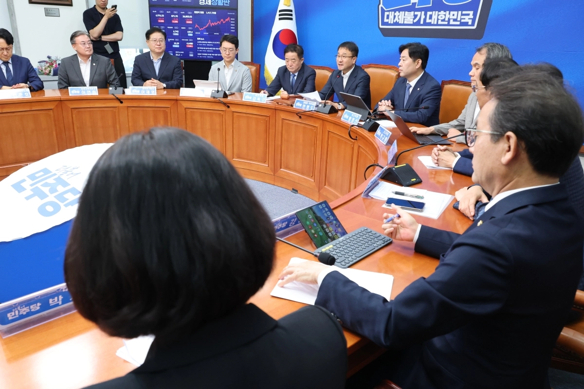 한병도 당 대표 직무대행 겸 원내대표가 14일 국회에서 열린 더불어민주당 최고위원회의에서 발언하고 있다. 2026.8.14 연합뉴스