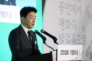 李대통령 “日위안부 피해자 명예회복 책임질 것…역사부정은 반인권적”