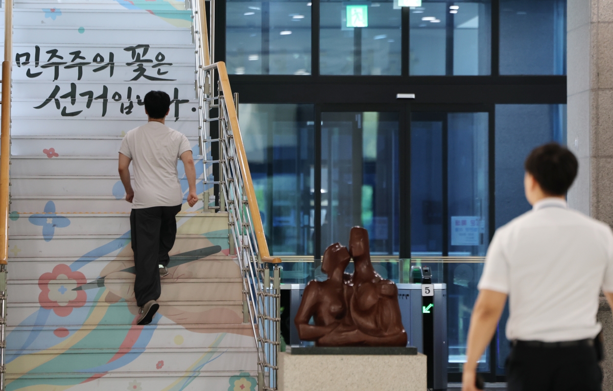 지난달 31일 경기도 과천 중앙선관위 모습.  연합뉴스