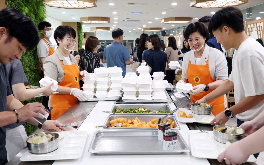 ▲ 14일 ‘2026년 복날맞이 직원 격려 오찬’ 행사를 개최한 경기도의회(의장 남종섭). (사진=경기도의회)