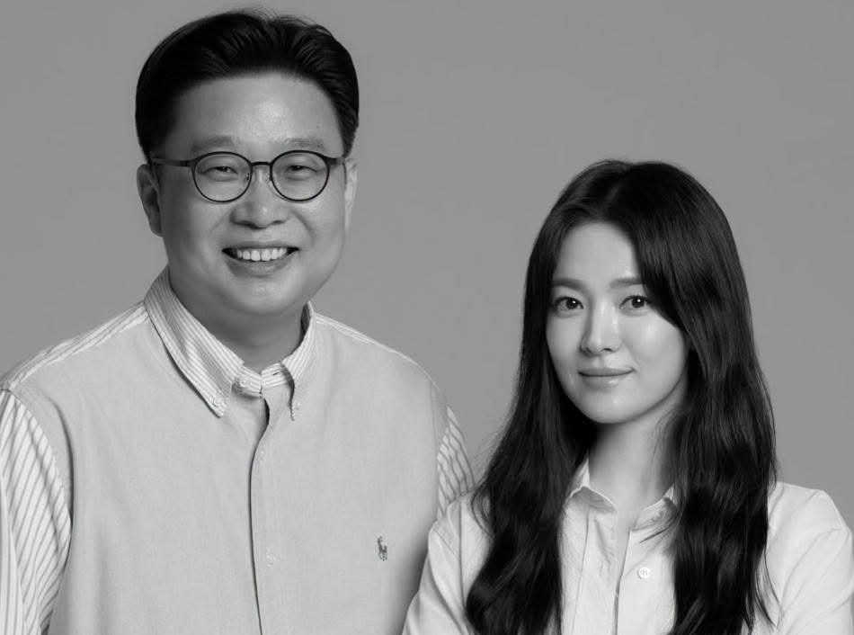 서경덕(왼쪽) 성신여대 교수와 배우 송혜교. 출처=서 교수 페이스북