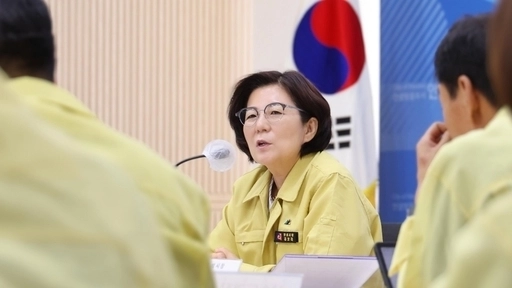 김보라 안성시장이 3일 긴급회의에서 부서별 폭염 대응 현황과 향후 추진계획을 점검하고 있다. 안성시 제공