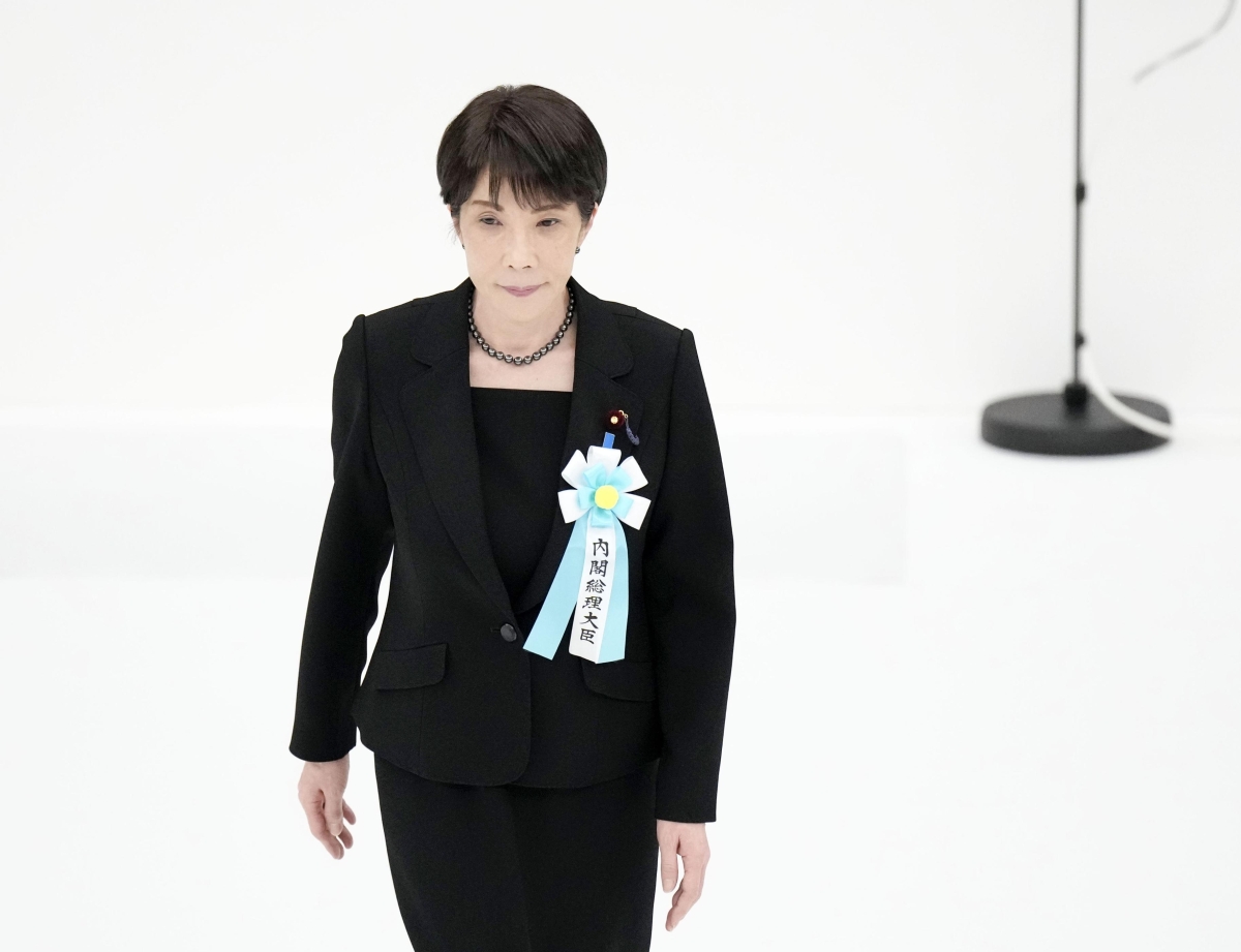 다카이치 사나에 일본 총리가 한국 광복절이자 일본 패전일 열린 전몰자 추도식에 참석했다. 그는 야스쿠니 신사는 참배하지 않았지만, 전몰자 추도사에서 과거 일제 피해에 대한 반성을 언급하지 않으며 다소 우경화된 행보를 보였다. 도쿄 교도 연합뉴스