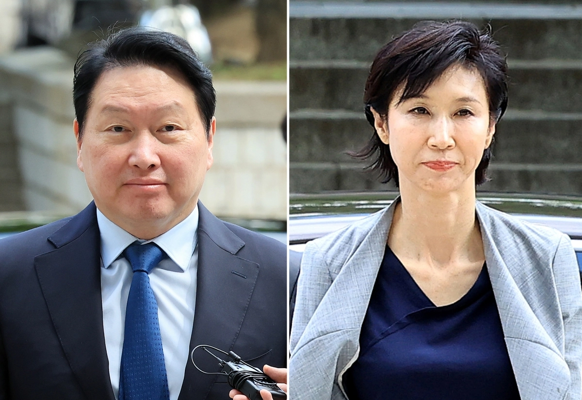최태원(왼쪽) SK그룹 회장과 노소영 아트센터 나비 관장이 지난 6월 26일 서울 서초구 서울고법에서 열린 재산분할 소송 파기환송심 재판에 출석하고 있다. 뉴스1