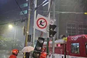 연휴 부산에 200㎜ 폭우…곳곳 침수·붕괴 피해 잇따라