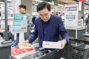 “지역 경제 살리기”…진교훈 강서구청장, 홈플러스 ‘장보기 캠페인’
