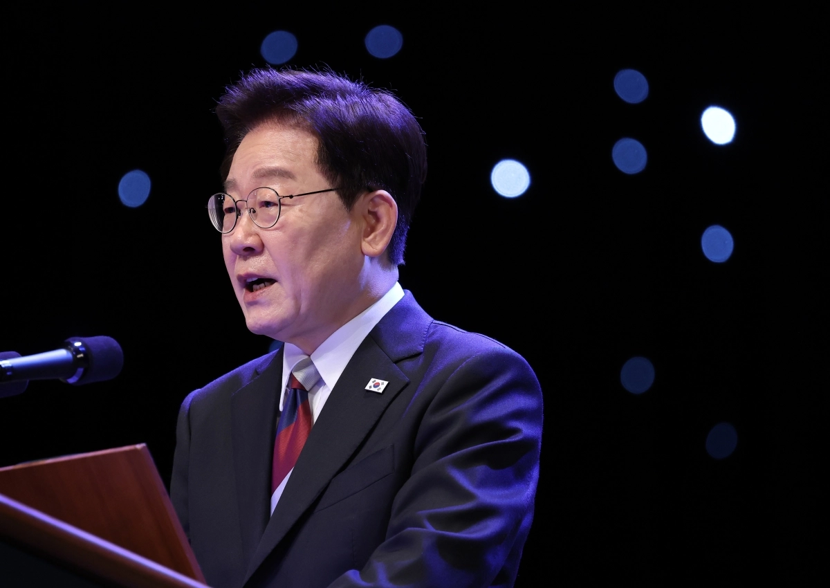 이재명 대통령이 15일 서울 종로구 세종문화회관에서 열린 제81주년 광복절 경축식에서 경축사를 하고 있다. 2026.8.15 연합뉴스