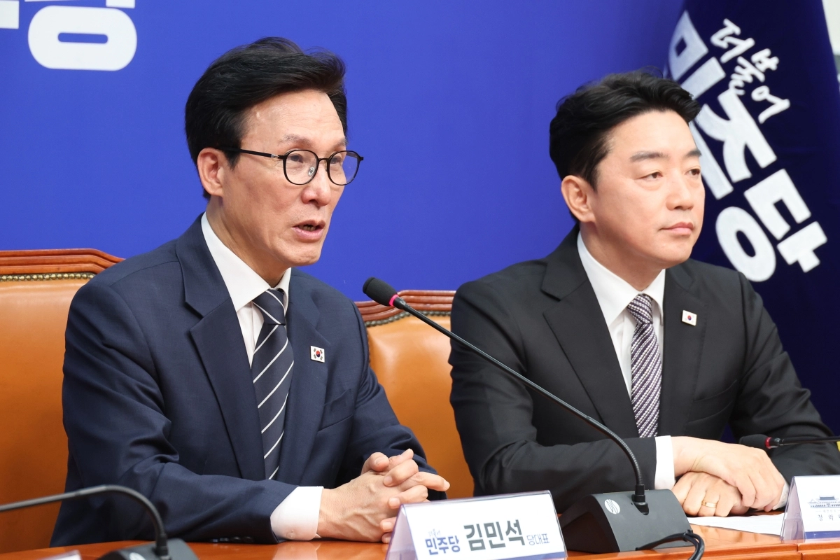 강훈식 대통령 비서실장 접견하는 김민석