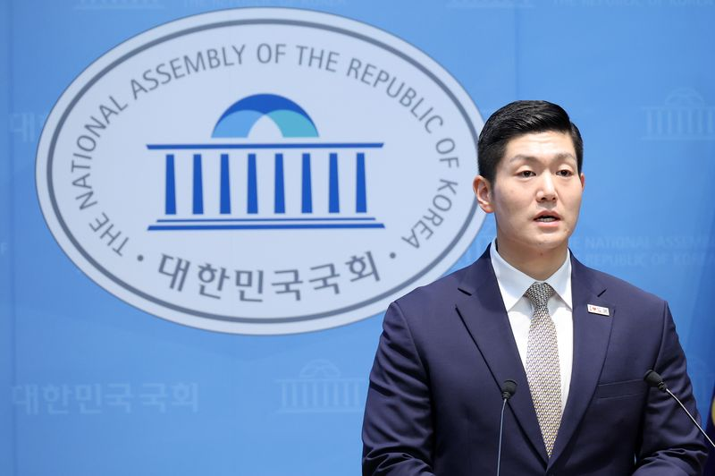김재섭 국민의힘 의원이  지난 6월 8일 국회 소통관에서 기자회견을 열고 6·3 지방선거 투표용지 부족 사태와 관련해 야당 추천 특검 수용 등을 촉구하고 있다. 연합뉴스