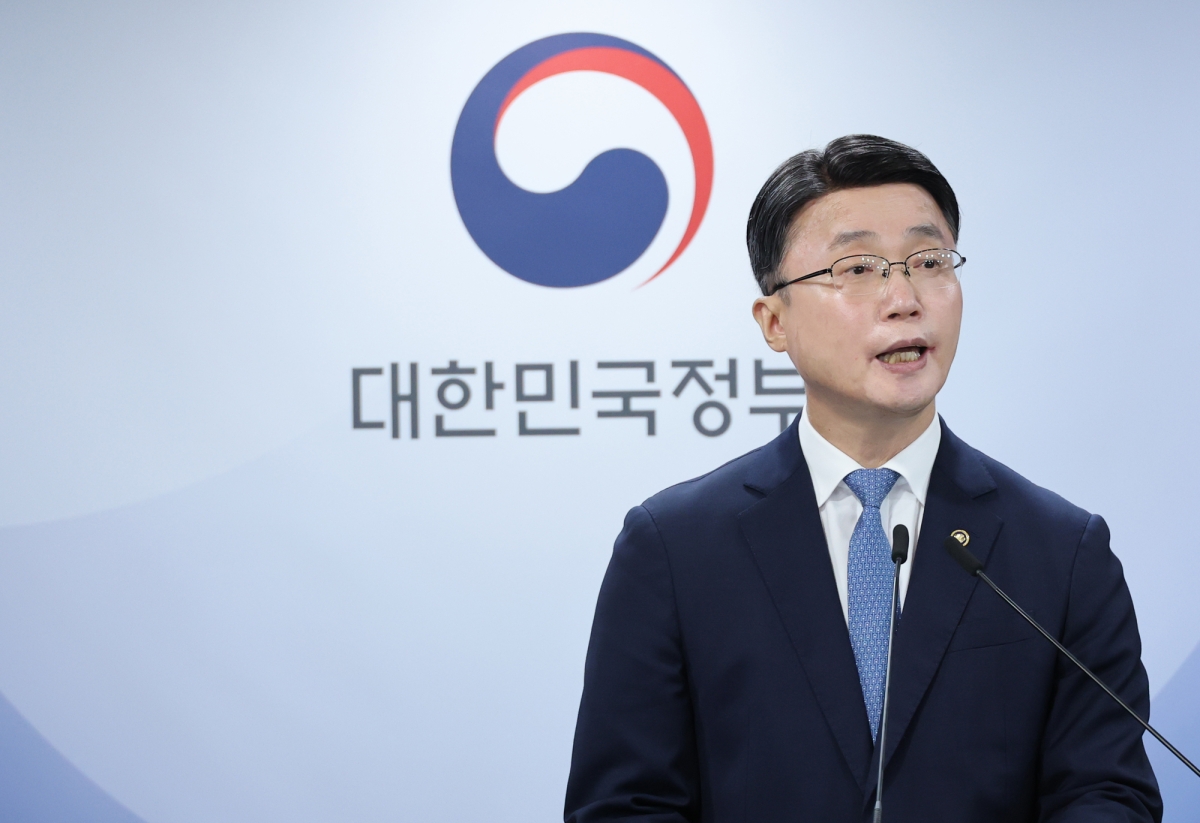 류제명 과학기술정보통신부 2차관이 18일 서울 종로구 정부서울청사에서 ‘독자 AI 파운데이션모델 프로젝트’ 2차 평가 결과에 관해 설명하고 있다. 연합뉴스
