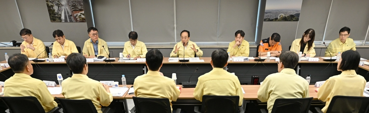 추경호 대구시장이 18일 시청 산격청사에서 간부회의를 열고 업무지시를 내리고 있다. 대구시 제공