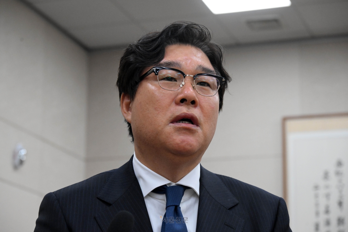 김성태 전 쌍방울 회장이 지난 4월 28일 국회 윤석열 정권 정치검찰 조작기소 의혹 사건 진상규명 국정조사특별위원회 제11차 전체회의에서 열린 종합 청문회에서 의원 질의에 답하고 있다. 홍윤기 기자