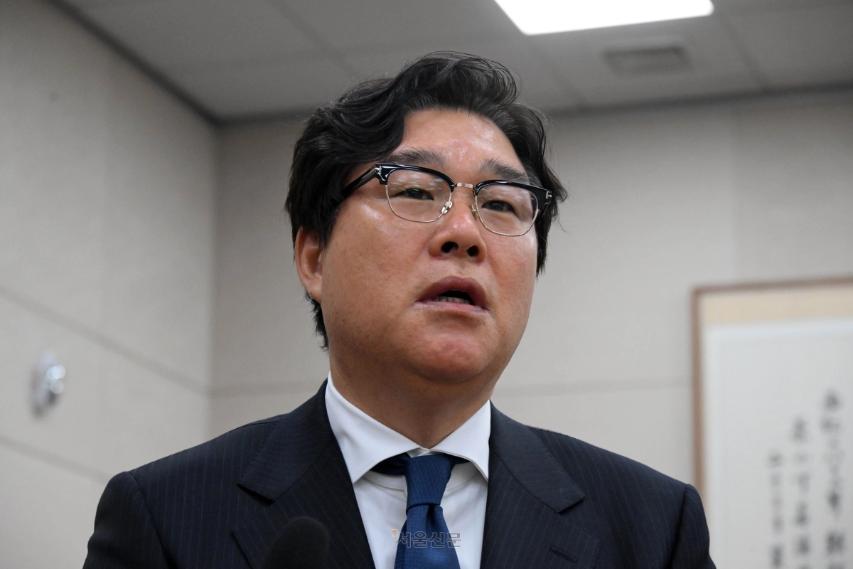 김성태 전 쌍방울 회장이 지난 4월 28일 국회 윤석열 정권 정치검찰 조작기소 의혹 사건 진상규명 국정조사특별위원회 제11차 전체회의에서 열린 종합 청문회에서 의원 질의에 답하고 있다. 홍윤기 기자