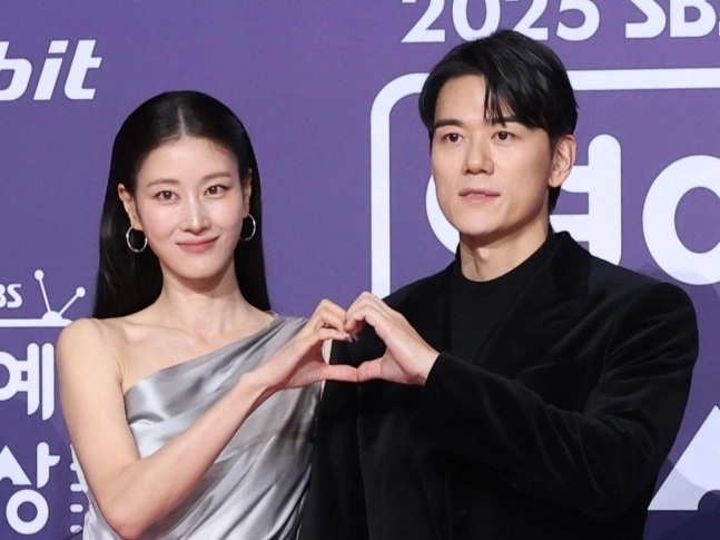 모델 출신 방송인 이현이와 남편 홍성기씨. 뉴스1
