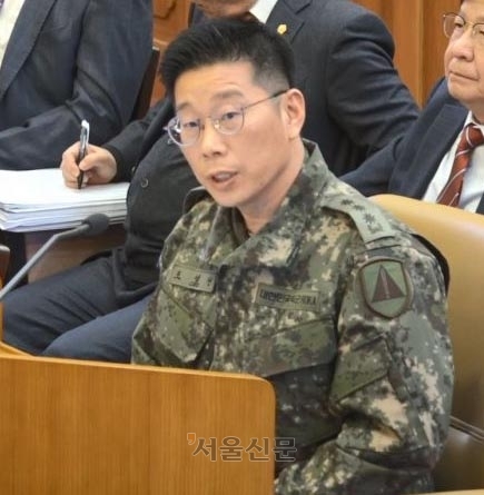 조성현 수도방위사령부 제1경비단장(대령)이 2025년 2월 13일 서울 종로구 헌법재판소에서 열린 윤석열 대통령 탄핵 심판 8차 변론에서 증언하고 있다. 헌법재판소 제공