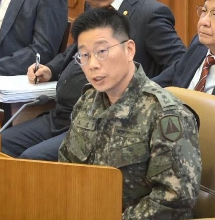 조성현 수도방위사령부 제1경비단장(대령)이 2025년 2월 13일 서울 종로구 헌법재판소에서 열린 윤석열 대통령 탄핵 심판 8차 변론에서 증언하고 있다. 헌법재판소 제공