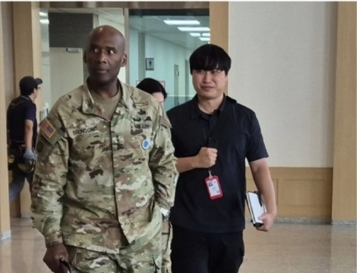 국방부 청사 떠나는 브런슨